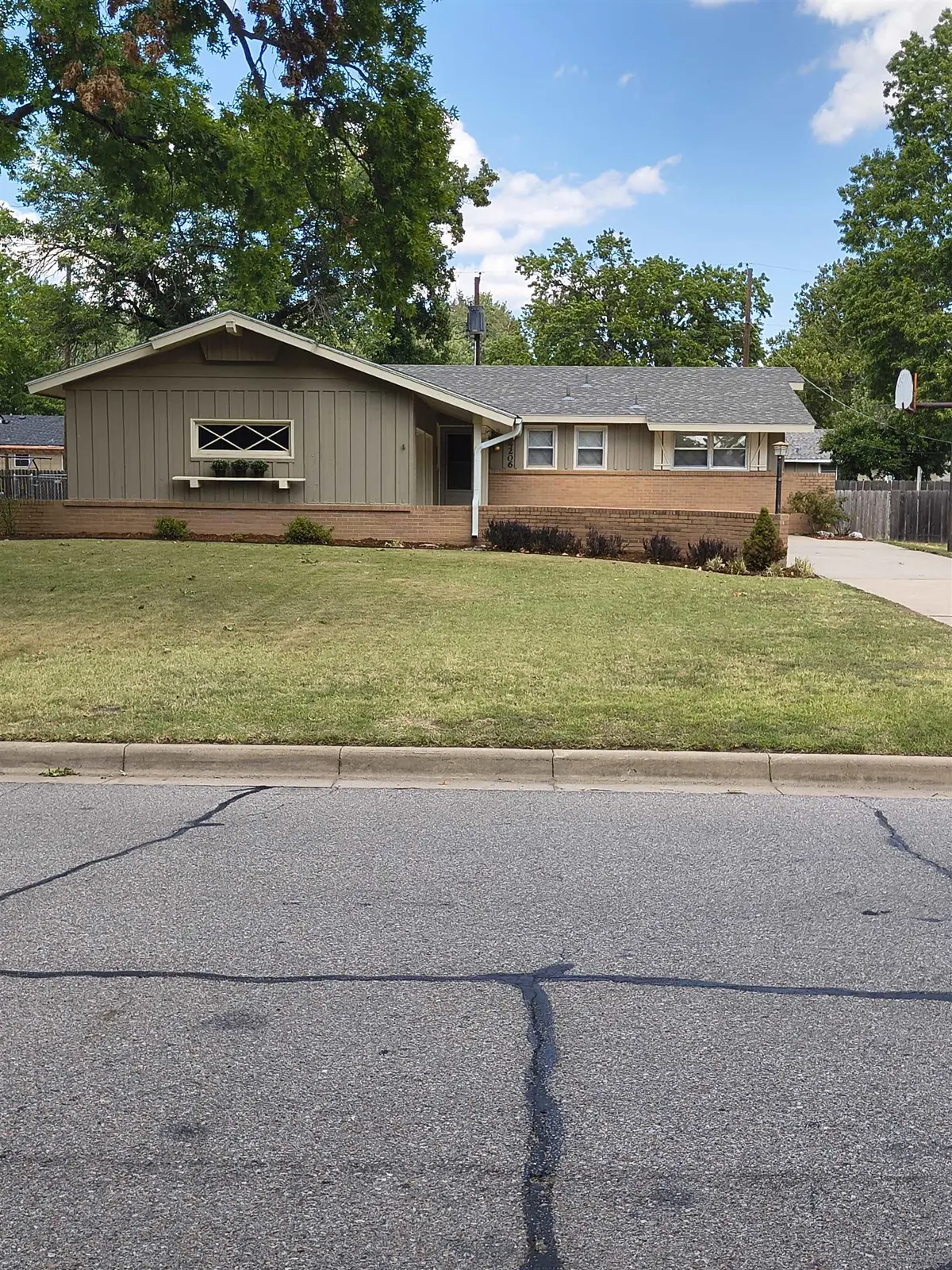 4206 W 17th Street N, Wichita, KS 67212-1708