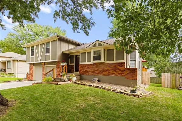 1101 E Northview ST, Olathe, KS 66061
