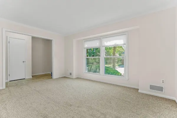 8300 W 97th TER, Overland Park, KS 66212