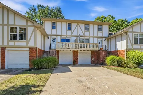 9916 Edelweiss CIR, Merriam, KS 66203