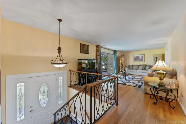 182 Geymer DR, Mahopac, NY 10541
