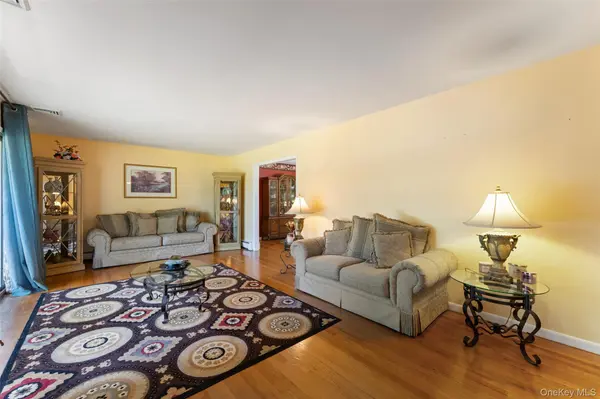 182 Geymer DR, Mahopac, NY 10541