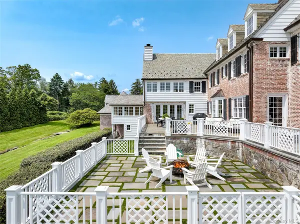 25 Hilltop PL, Rye, NY 10580