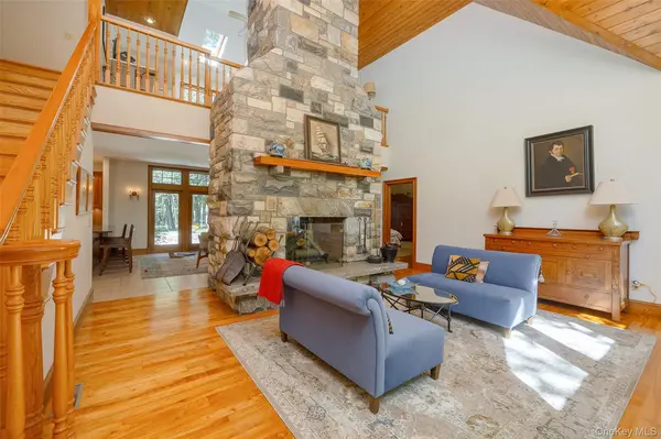 13 Apple Summit LN, Lagrangeville, NY 12540