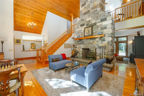 13 Apple Summit LN, Lagrangeville, NY 12540