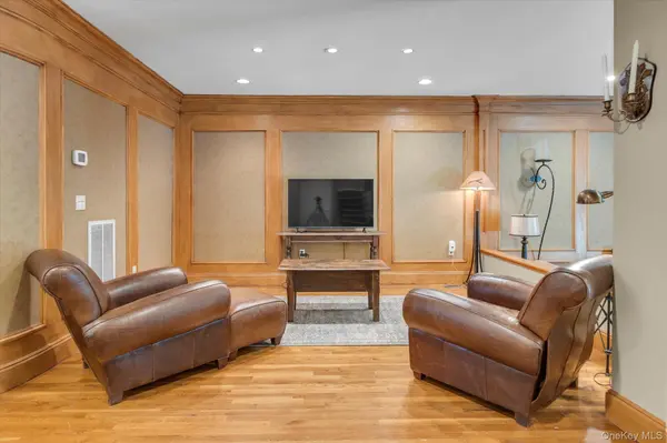 14 Insbrook CT, Huntington, NY 11743