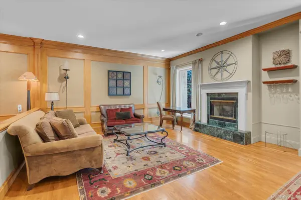 14 Insbrook CT, Huntington, NY 11743