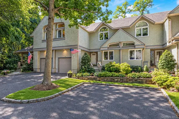 14 Insbrook CT, Huntington, NY 11743