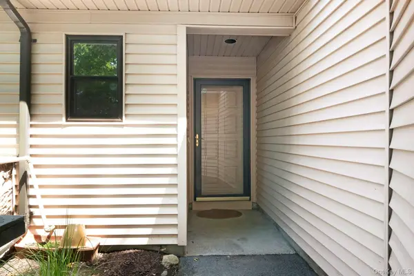 42 Hudson Watch DR, Ossining, NY 10562