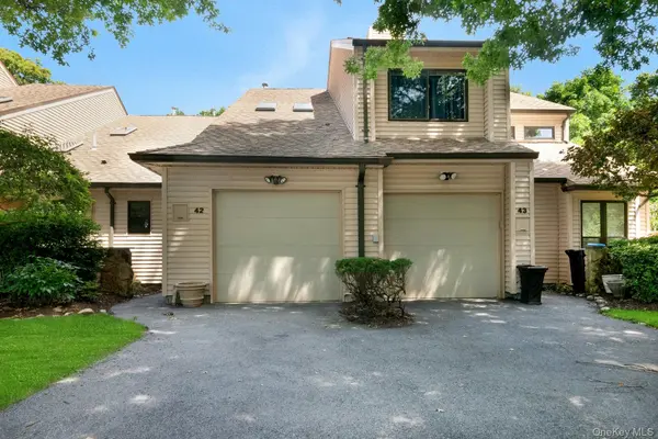42 Hudson Watch DR, Ossining, NY 10562
