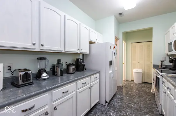 2251 Colfax LN, Indianapolis, IN 46260