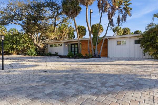 4879 COMMONWEALTH DR, Sarasota, FL 34242