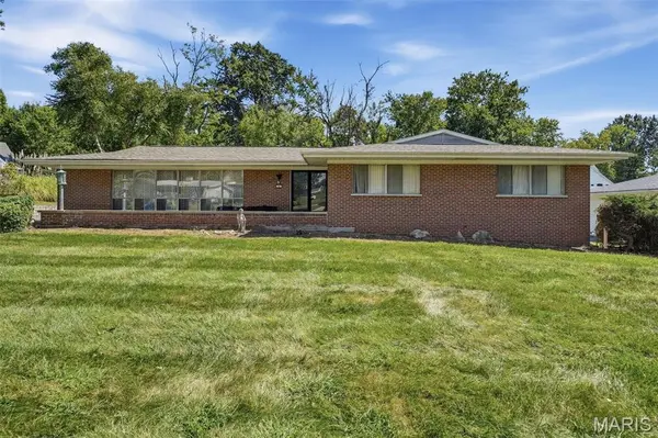 8 Wedgewood LN, St Louis, MO 63141