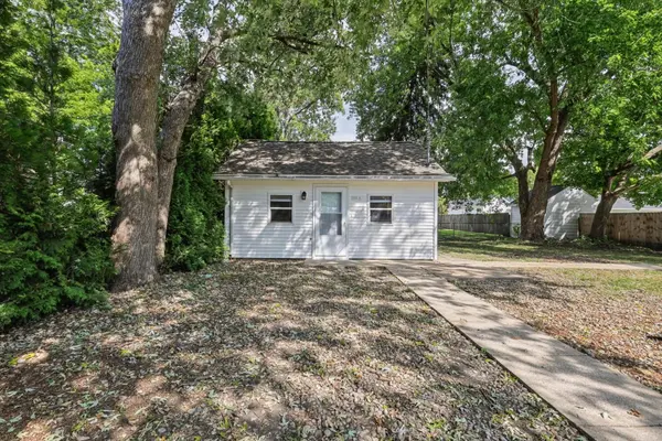 604 E Houghton ST, Tuscola, IL 61953