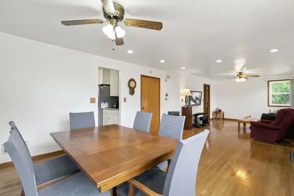 2170 Laura LN, Des Plaines, IL 60018