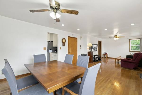 2170 Laura LN, Des Plaines, IL 60018