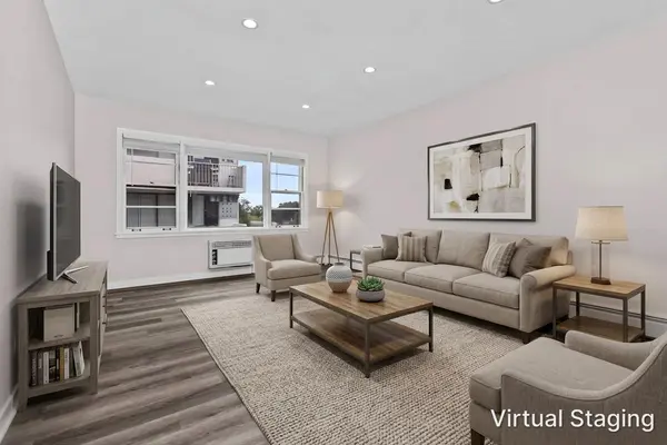 938 NORTH BLVD #402, Oak Park, IL 60301