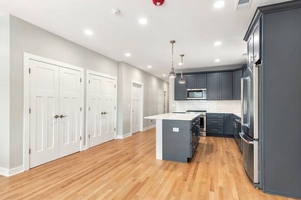 20 W Jefferson AVE #2, Naperville, IL 60540