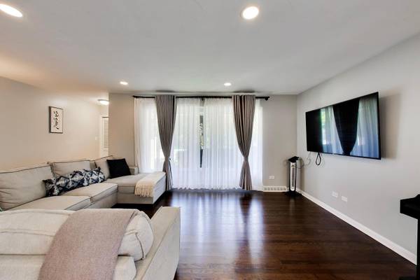 2838 Sunnyside AVE, Westchester, IL 60154