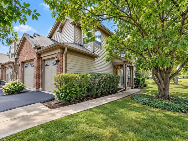 199 Old Oak CT W, Buffalo Grove, IL 60089