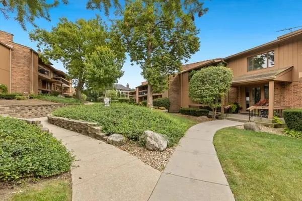 8090 Garfield AVE #3-1, Burr Ridge, IL 60527