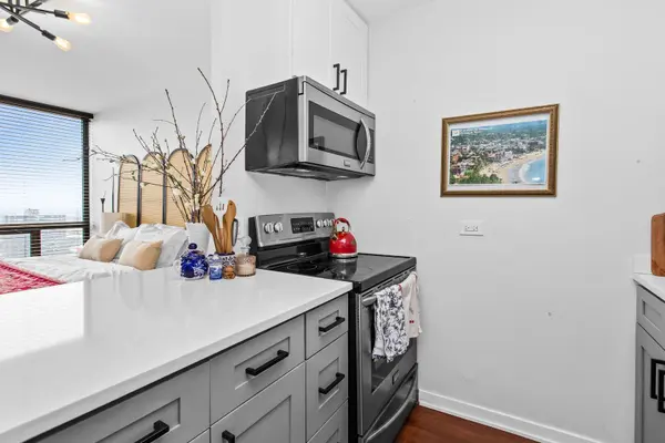 4343 N Clarendon AVE #2801, Chicago, IL 60613