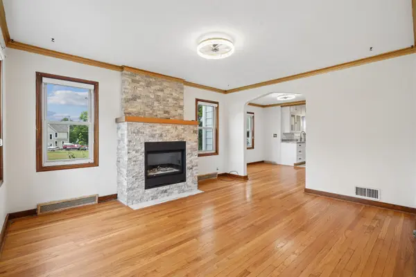 501/507 E Charles St, Oelwein, IA 50662