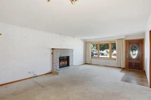 609 E Ash PL, Griffith, IN 46319