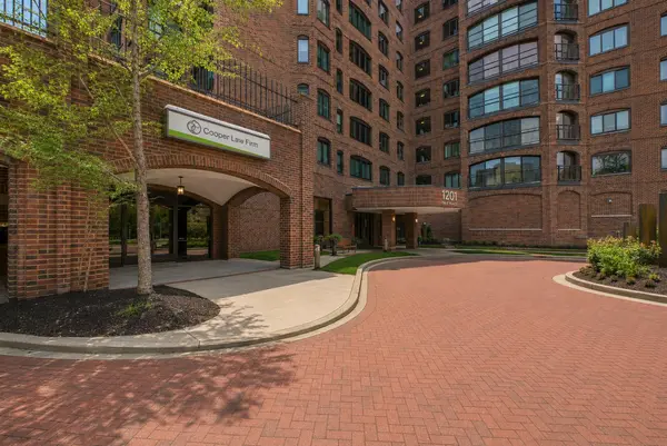 1201 Yale PL #A100, Minneapolis, MN 55403