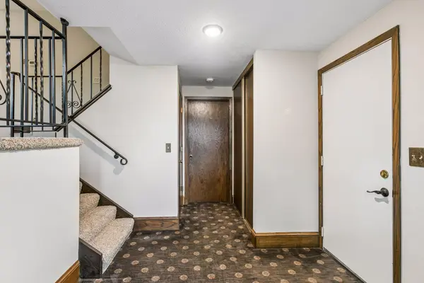 1013 Robinhood PL, Shoreview, MN 55126