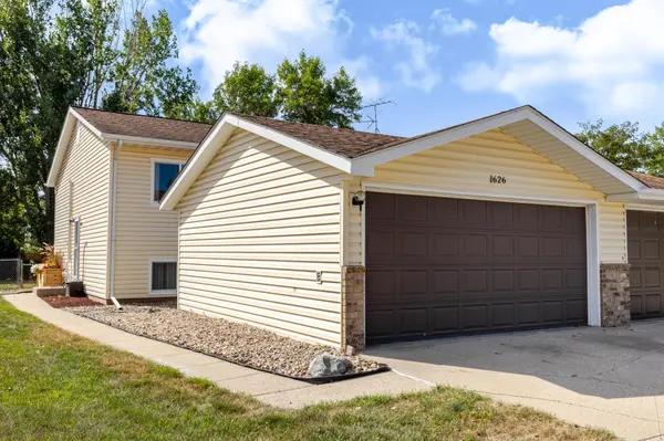 1626 34 1/2 AVE S, Fargo, ND 58104