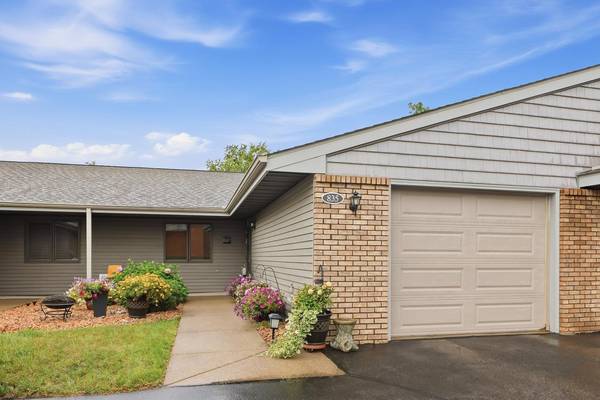 835 Cedar CT #9C, New Richmond, WI 54017