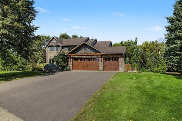 8610 Valley View CT, Chanhassen, MN 55317