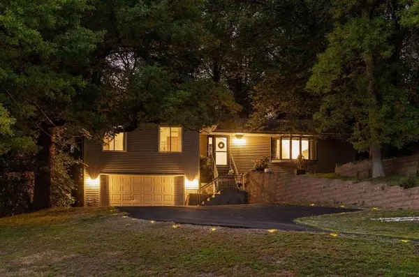 11708 Sunset TRL, Plymouth, MN 55441