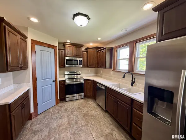 23478 Indian Point AVE, Petersburg, IL 62675