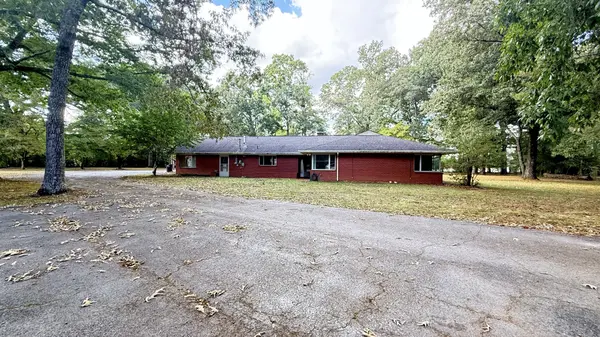 1201 Pickett Dr, Tullahoma, TN 37388