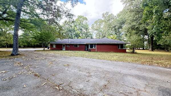 1201 Pickett Dr, Tullahoma, TN 37388