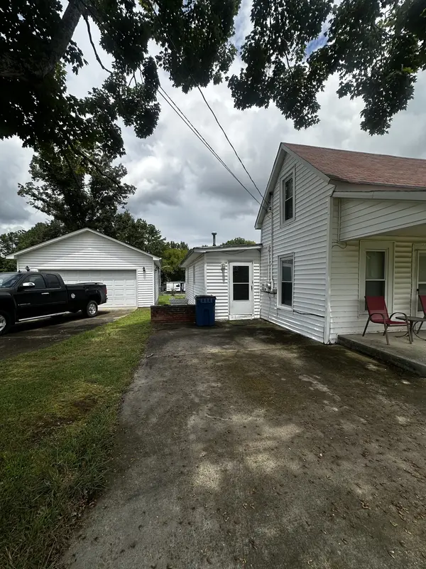 613 E Harp St, Manchester, TN 37355