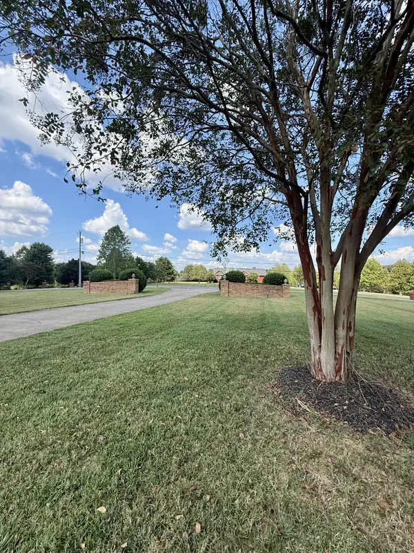23 Cardinal Ct #W, Lawrenceburg, TN 38464