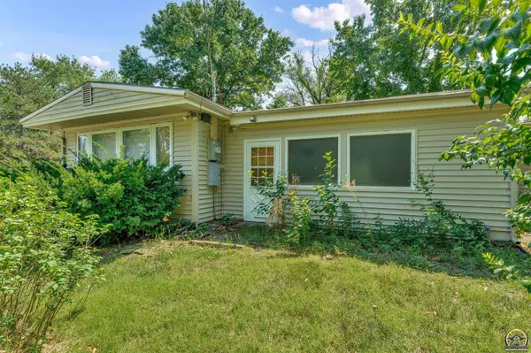 1300 SW Croix ST, Topeka, KS 66611