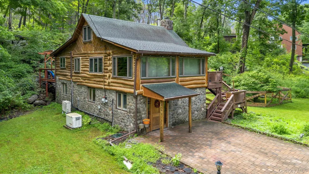 28 Cliff RD, Greenwood Lake, NY 10925