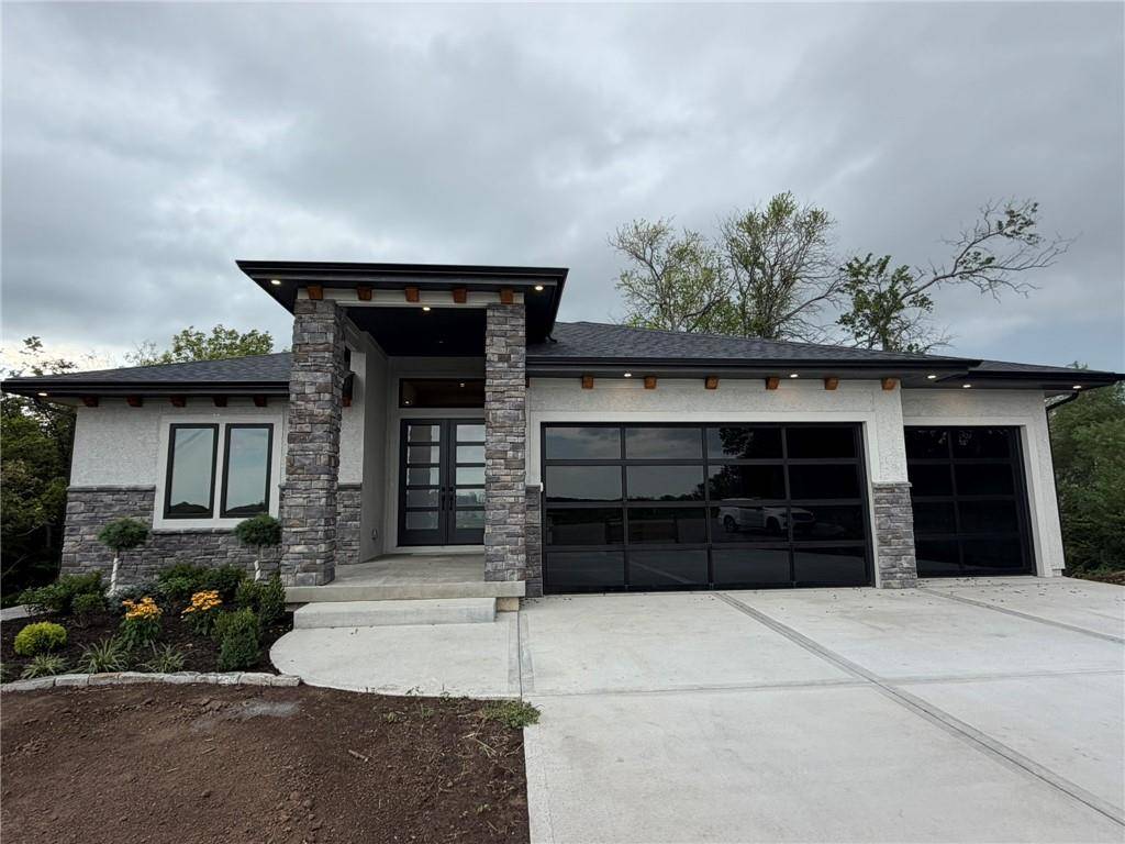 8910 Ginger ST, Lenexa, KS 66227