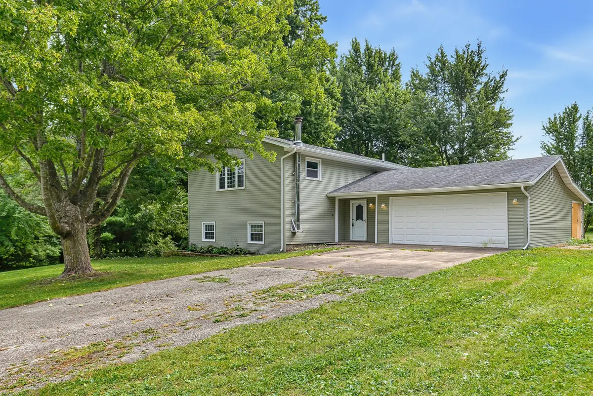 5195 306th ST, Dixon, IA 52745