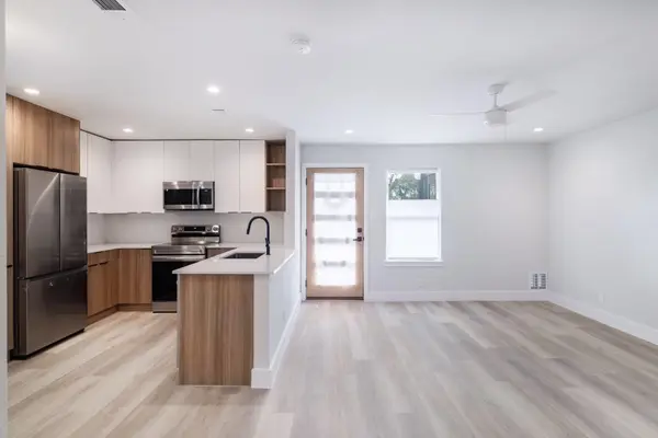 5304 Saint Georges GRN #D, Austin, TX 78745