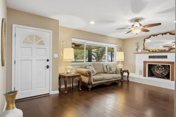 410 N Burnet ST, Manor, TX 78653