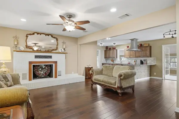 410 N Burnet ST, Manor, TX 78653