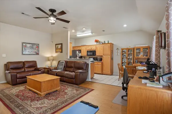 1006 W North Ave, Lampasas, TX 76550