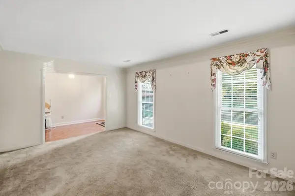 4218 Woodglen LN, Charlotte, NC 28226