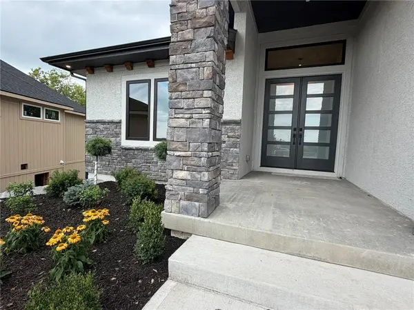 8910 Ginger ST, Lenexa, KS 66227