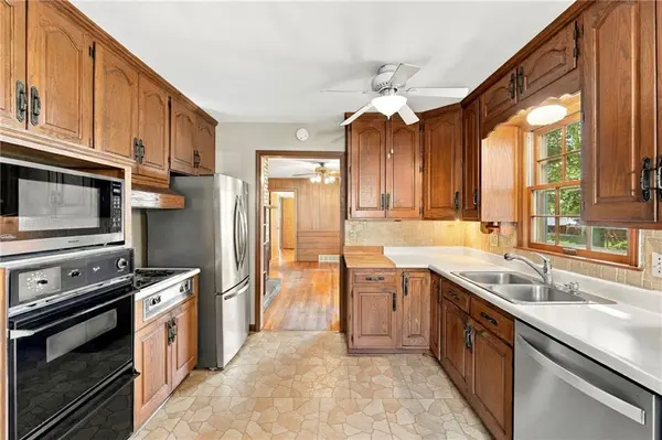 3515 W 49th ST, Roeland Park, KS 66205